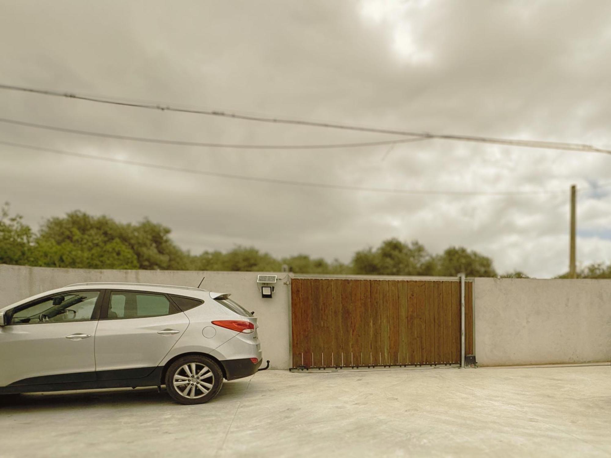 Algherolux -Free Secure Gated Parking For Cars And Motorbikes 外观 照片